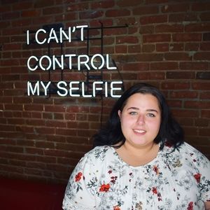 Meet your Posher, Naya